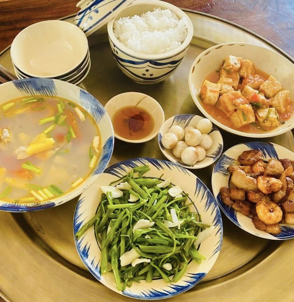 Cơm trưa văn phòng quận 1